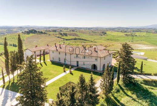 Relais med vingård i Castelfiorentino nær Firenze - Toscana