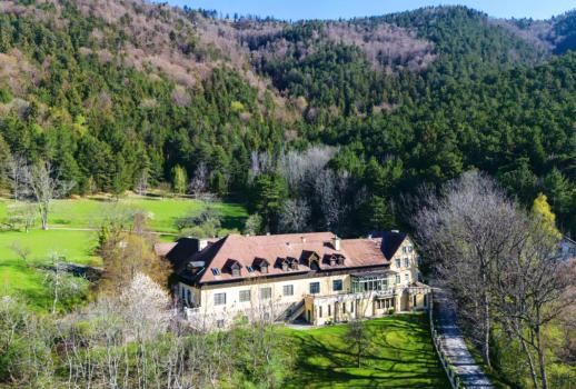 Exclusive luxury hunting estate on the Schneeberg
