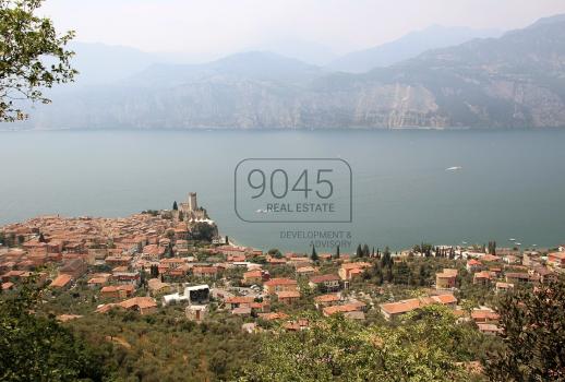 Secret Sale: Residence with 15 residential units on eastern Lake Garda