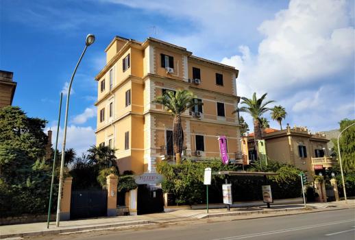 Hotel prestigioso, una villa maravillosa de estilo Liberty (estilo modernista)