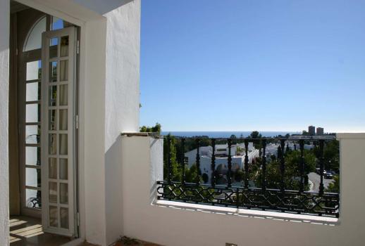 Maison dangle mitoyenne de grand standing avec vue sur la mer