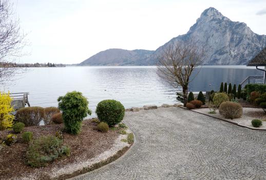 Oplev sommerens friskhed på en ny måde! - Luksus ejendom i hjertet af Salzkammergut direkte ved søen Traunsee