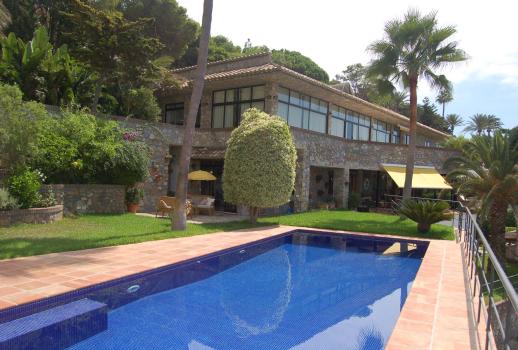 Exclusive villa with a sea view