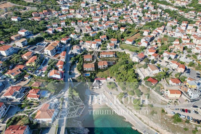 Quiet, central part of the house with unobstructed sea views