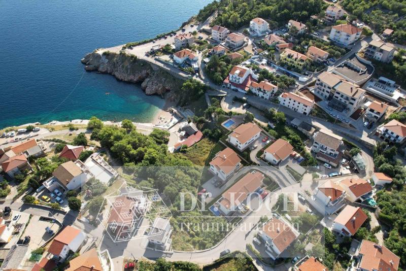 Quiet, central part of the house with unobstructed sea views