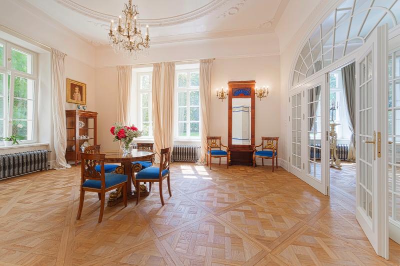 Povijesni LUXURY PALAIS u idiličnom zaljevu Baltičkog mora