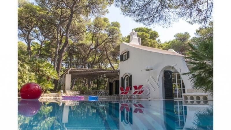 Luksusvilla 4 med pool i en fyrreskov i Puglia