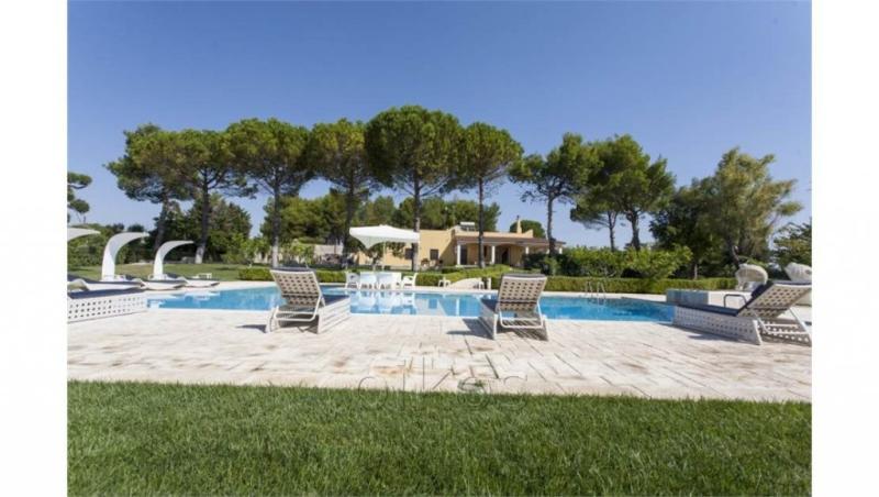 Luxusní moderní vila v severním Salentu, pár kilometrů od Oria, Puglia