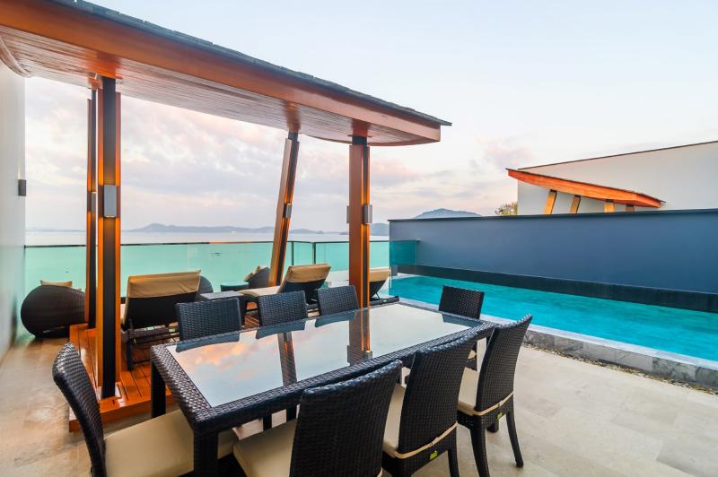 Luksuriøs villa med infinity pool på øen Phuket i Thailand