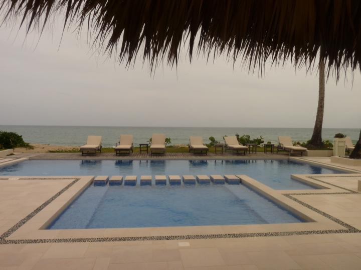 Luksusowy penthouse bezpośrednio przy plaży z robiącym wrażenie widokiem na morze
