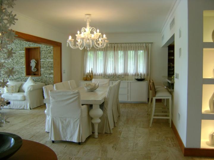Современная и роскошная вилла на двух уровнях, в известном курорте Каса-де-Кампо