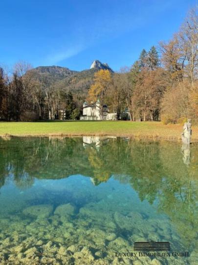 Hraběcí pozemek u jezera Wolfgangsee, obklopený nádhernými Alpami