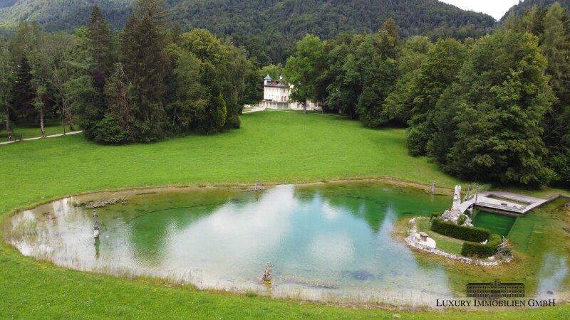Posiadłość hrabiego w pobliżu jeziora Wolfgang, otoczona wspaniałymi Alpami