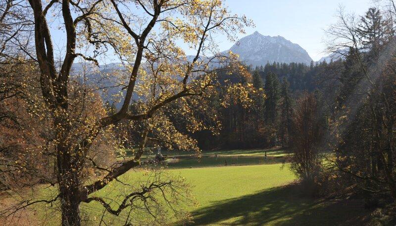 Landgoed van de graaf nabij de Wolfgangsee, omgeven door de prachtige Alpen