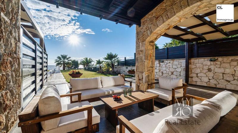 STONE HOUSE COMPLEX directly on the sea, Halkidiki