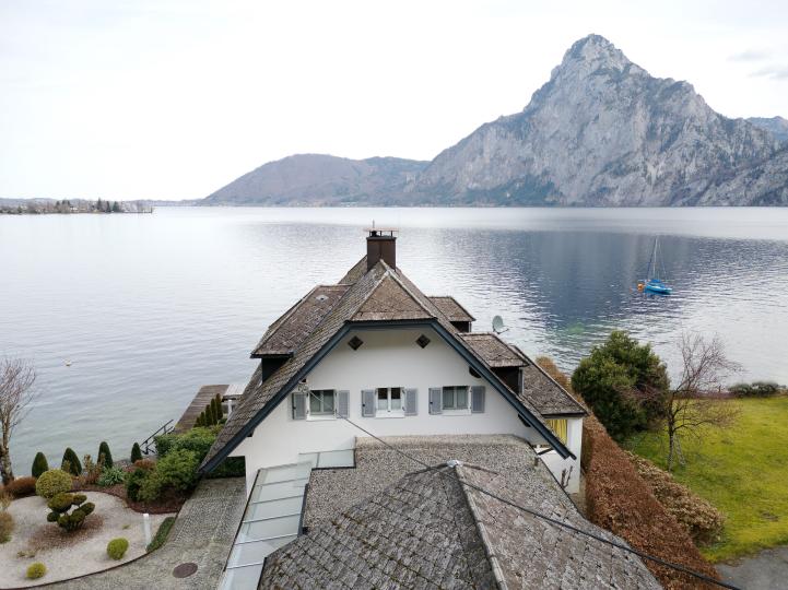 Изпитайте лятната свежест по нов начин! - Луксозен имот в сърцето на Salzkammergut директно на езерото Traunsee