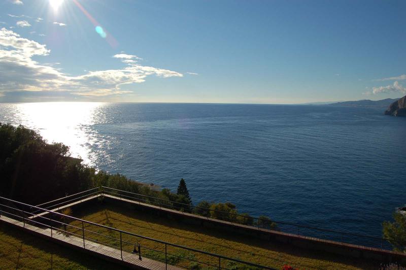 Villa exclusiva con vista al mar.