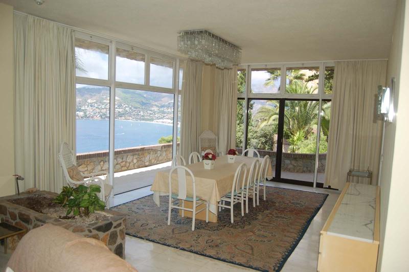 Exclusive villa with a sea view