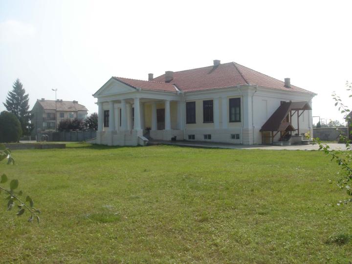 Pompás villa eladó