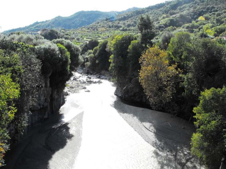 Отличный земельный участок на реке Алькантара, Катания