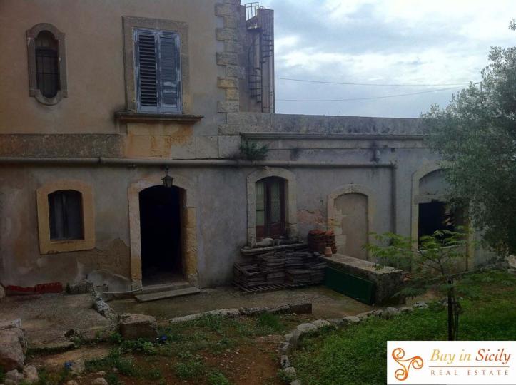 Historische Villa in Avola