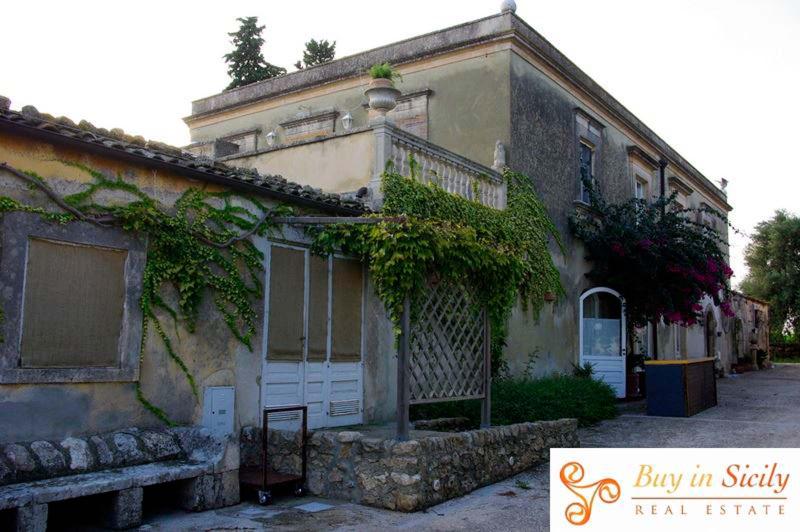 Majestic rural house in Siracusa