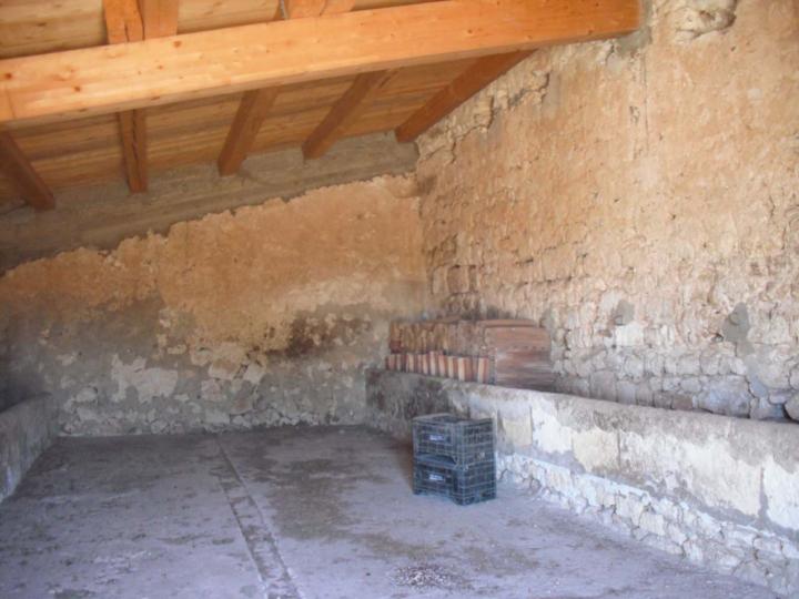 Lanthus med stor tomt i Avola
