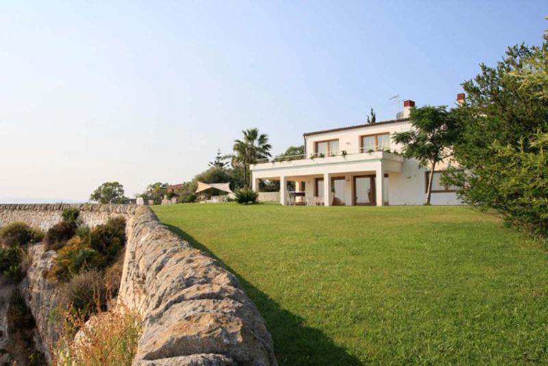 Fantastic luxury villa located by the sea