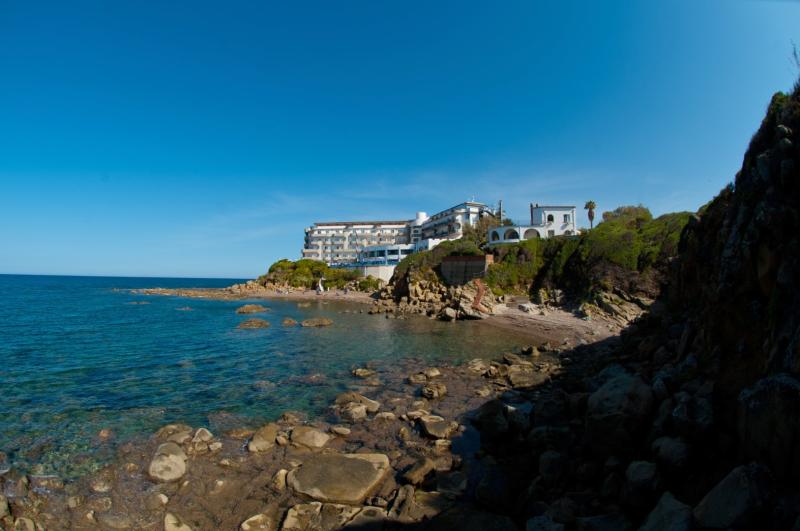 Elegant och unik villa vid havet med privat strand