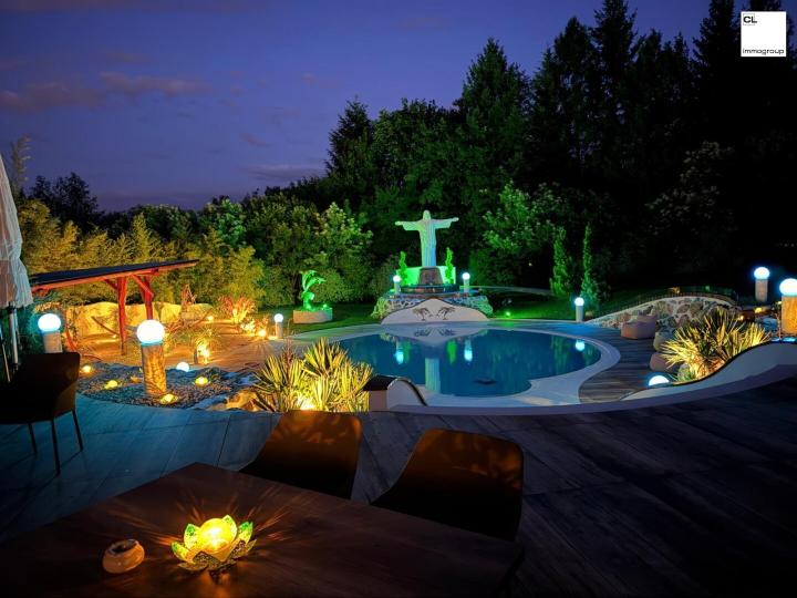 Luxul întâlnește joie de vivre – un punct culminant arhitectural cu atmosferă de piscină și plajă – VIDEO!