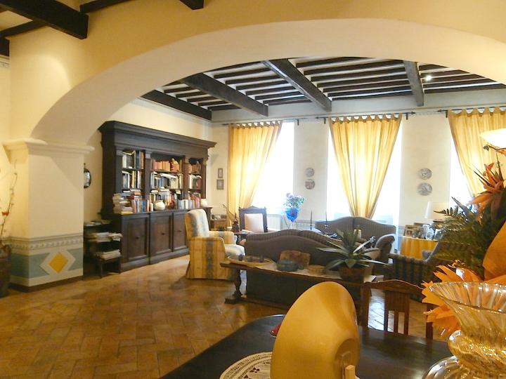 Il Palazzo: a Frescoed Residence BB in the Heart of Montalcino