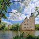 Castillo con foso renacentista de Weser en Renania del Norte-Westfalia