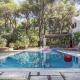 Villa de lujo 4 con piscina en un bosque de pinos en Puglia