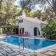 Luksusvilla 4 med pool i en fyrreskov i Puglia